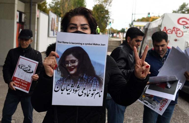 İranın eski Cumhurbaşkanı Rafsancani’nin kızı gözaltına alındı