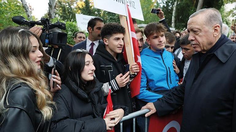 Cumhurbaşkanı Erdoğanı, Pragda vatandaşlar karşıladı