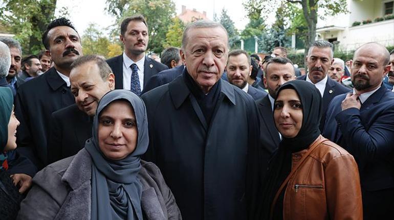 Cumhurbaşkanı Erdoğanı, Pragda vatandaşlar karşıladı