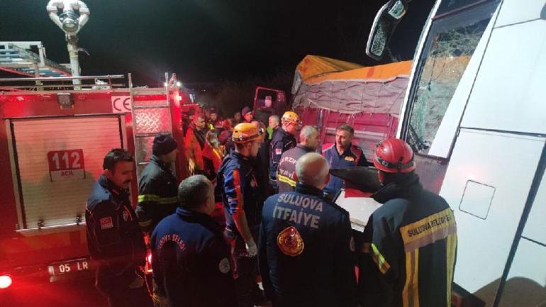Amasya’da feci kaza Yolcu otobüsüyle kamyonun çarpıştı: 2 ölü, 20 yaralı