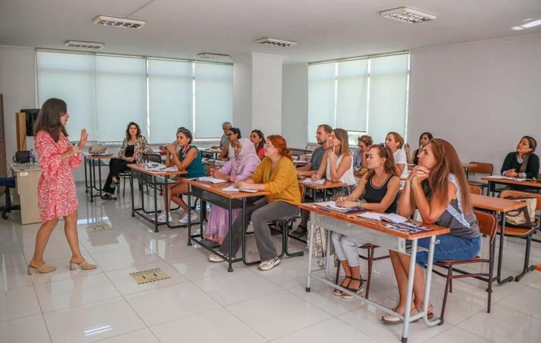 Ruslar ile Ukraynalılar aynı sınıfta Türkçe öğreniyor