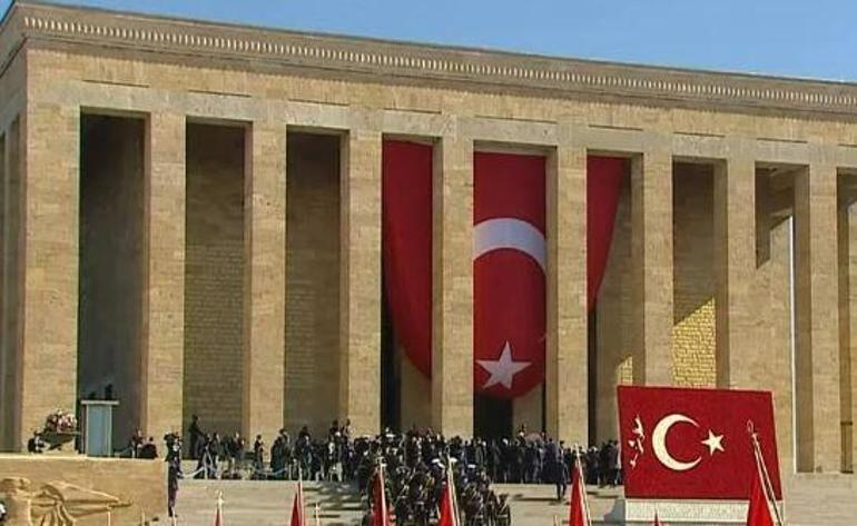 Devlet erkanı Anıtkabirde Cumhurbaşkanı Erdoğandan TOGG vurgusu