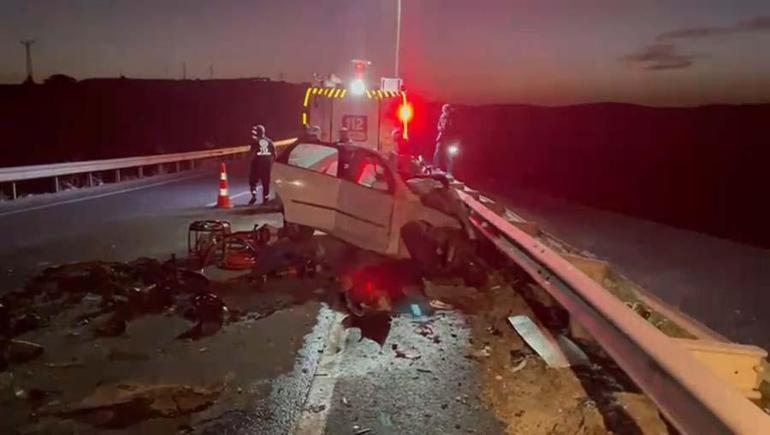 Şanlıurfada TIRla çarpışan otomobilin tavanı yırtıldı, motoru koptu: 2 ölü, 1 yaralı