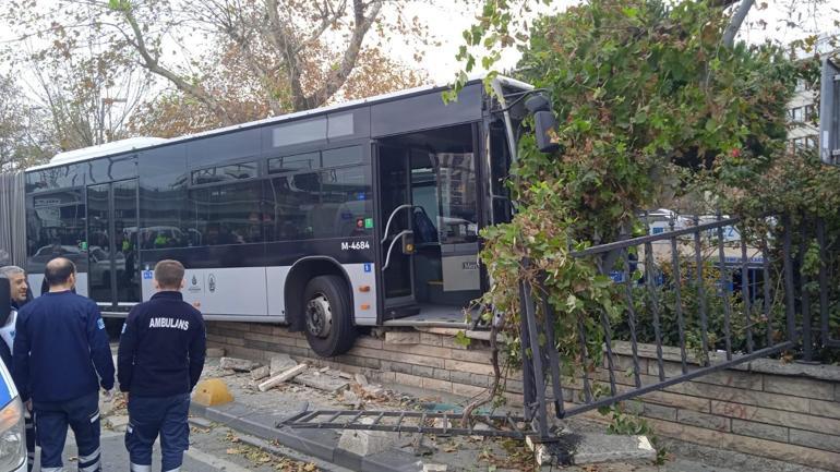 Kadıköyde metrobüs kazası: 1 kişi yaralandı