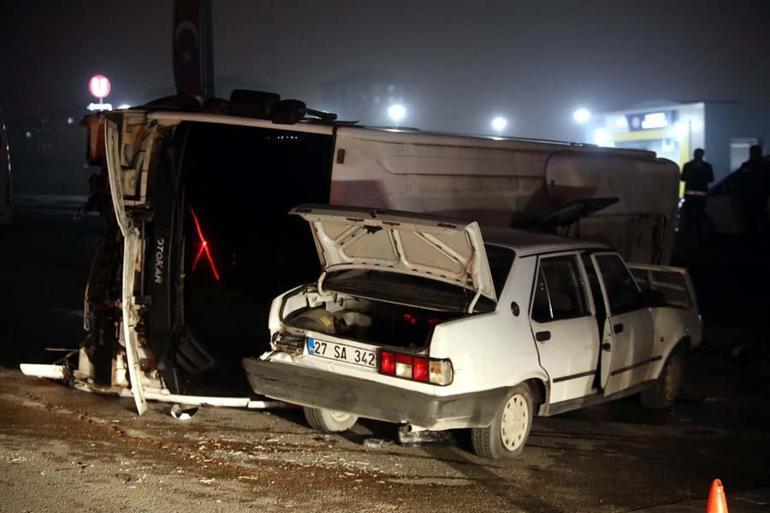 Gaziantepte otomobille çarpışan polis midibüsü devrildi: 5i polis 6 yaralı