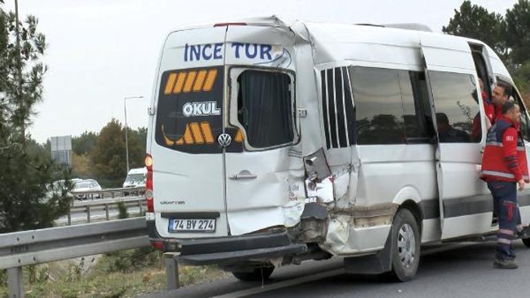 İETT otobüsü ile servis minibüsü çarpıştı: 7 yaralı