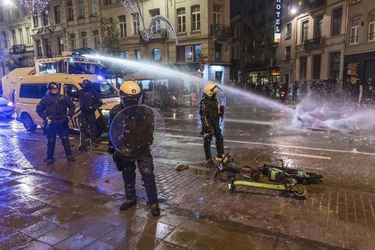 Dünya Kupası’nda Fasın tarihi galibiyeti sonrası Belçika sokakları karıştı
