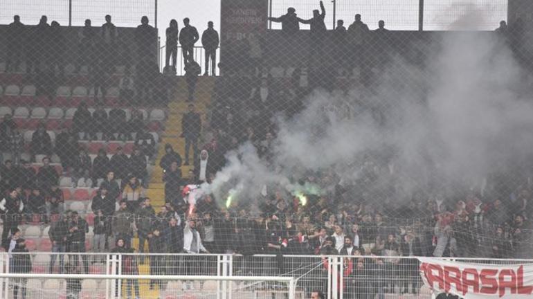 Batman Petrolspor - Şanlıurfaspor maçı saha olayları nedeniyle tatil edildi