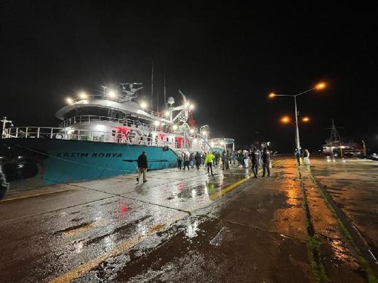 Sinop açıklarında gemi yangını Mürettebat tahliye ediliyor