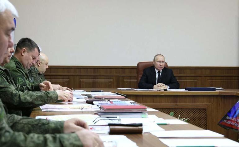Putin: Ukraynadaki savaş sürecinde İHAların önemi ortaya çıktı