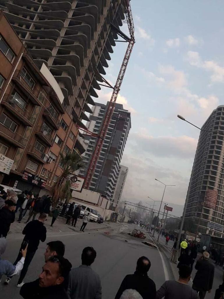 İzmirde otel inşaatında vinç devrildi: 4 ölü, 2 yaralı, 2 kayıp