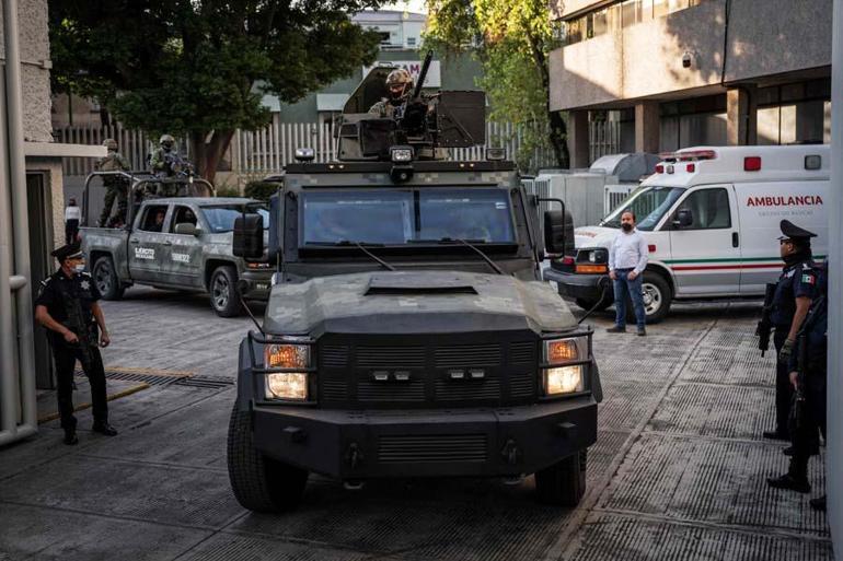 Uyuşturucu baronu El Chapo’nun oğlu Guzman’ın yakalanması Meksikayı savaş alanına çevirdi: 29 ölü, 35 yaralı