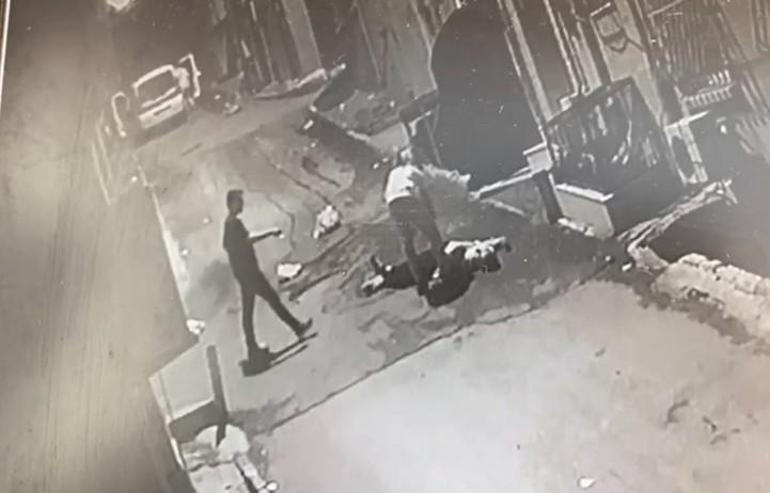 İstanbul’da dehşet anları Tek yumrukla komalık edip telefonunu gasp etti