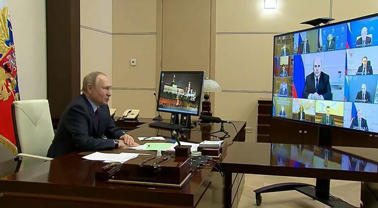 Putin kabine toplantısında Türkiyeye tatile giden bakanı azarladı: Neden aptalı oynuyorsun