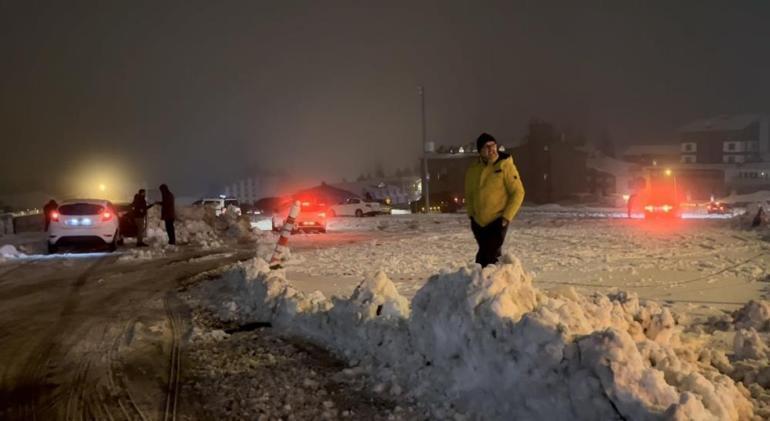 Kar kalınlığı 16 santimetreyi geçti, vatandaşlar Uludağa akın etti