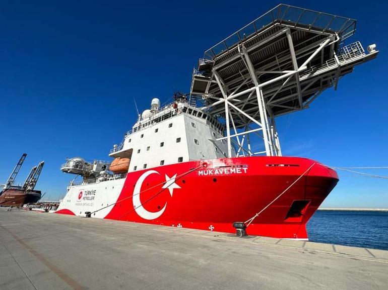 Bakan Dönmez: Mukavemet gemisi, deniz tabanındaki işlemler için filomuza katıldı