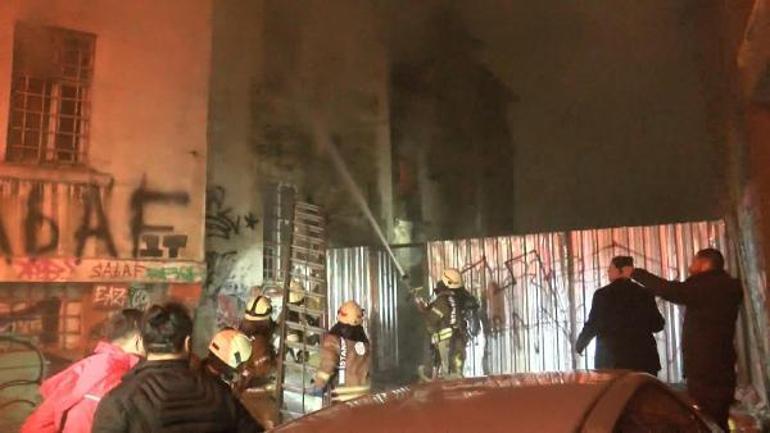 Beyoğlunda kilisenin lojman kısmında yangın: 2 ölü, 2 yaralı
