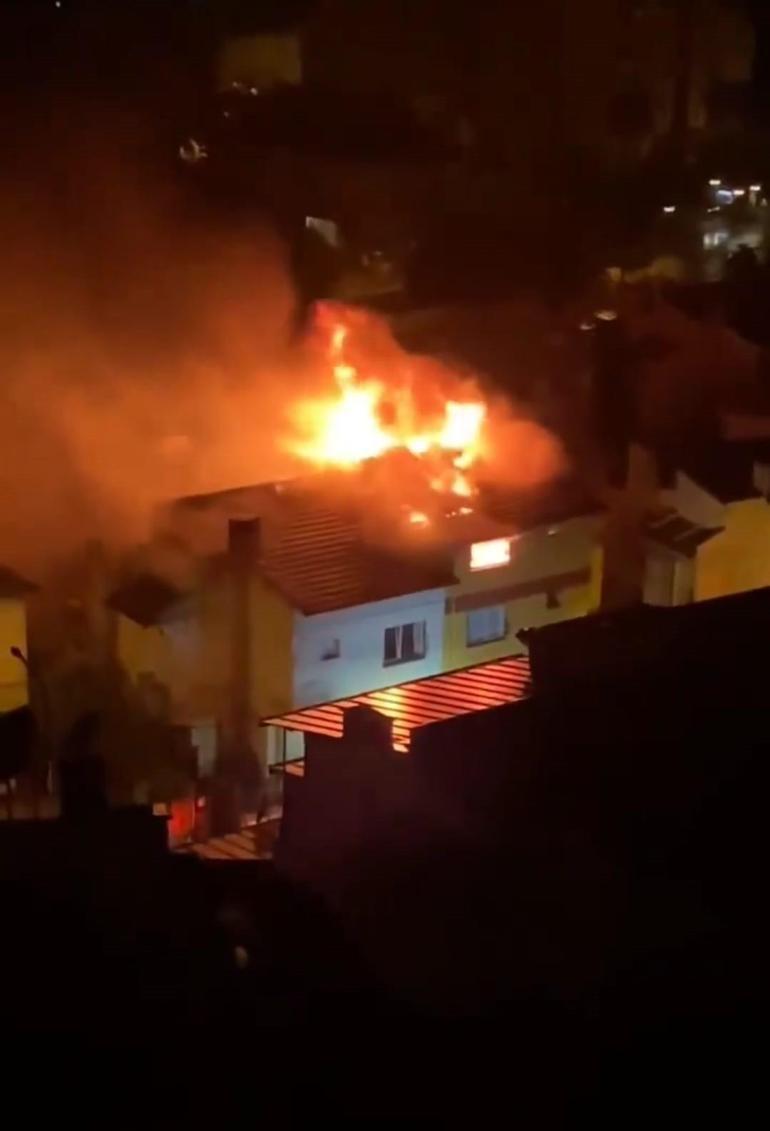 İzmir’de korku dolu anlar Çatıya yıldırım düştü, 3 kişi korkudan bayıldı