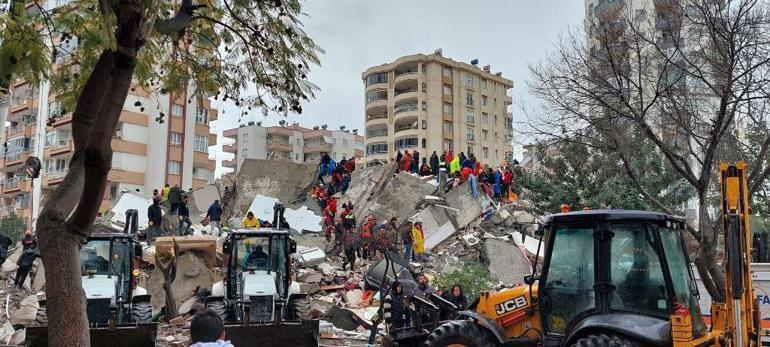Kahramanmaraş merkezli 7.7 büyüklüğünde deprem; 5 bölge sallandı, çok sayıda il etkilendi