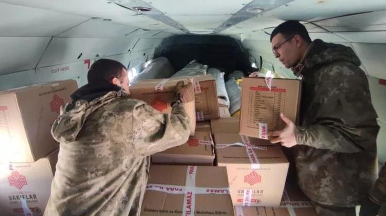 Dağlık alandaki depremzedelerin yardımına askeri helikopter yetişti