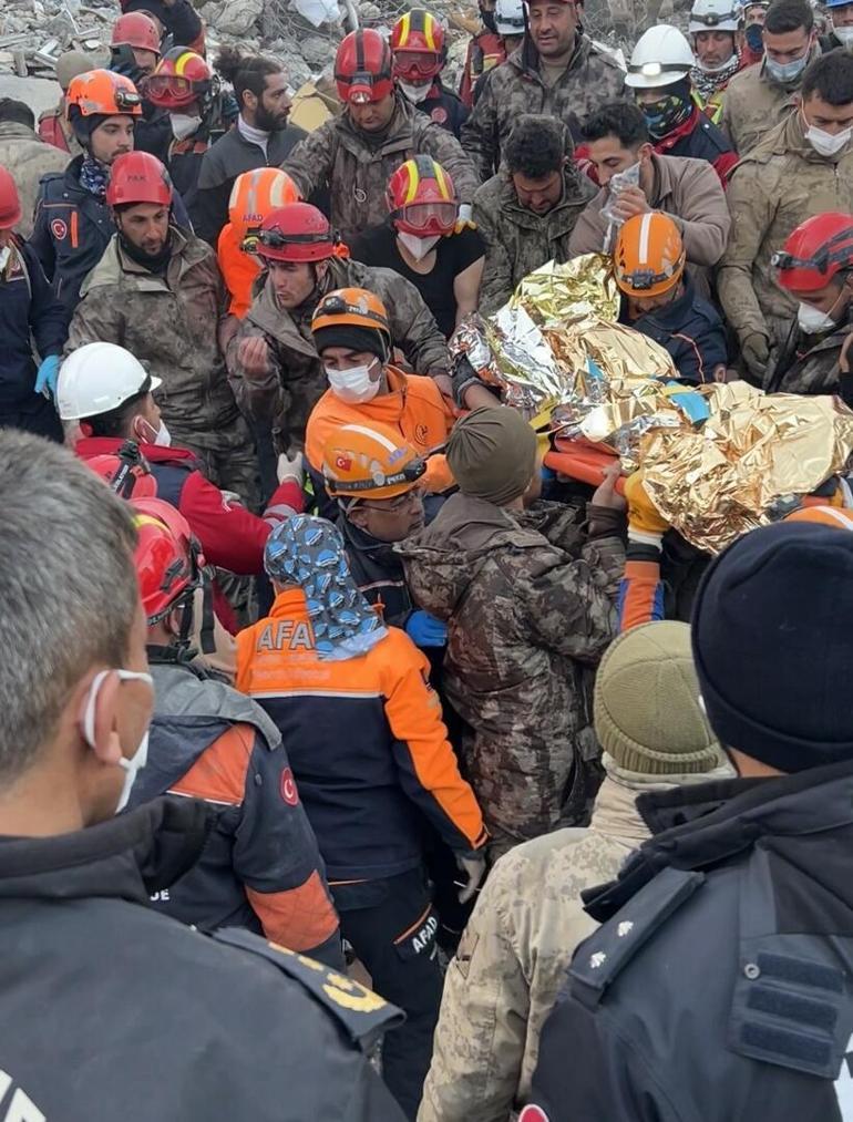 Deprem bölgesinden peş peşe mucizeler 278 sonra enkazdan bir kişi daha sağ olarak çıkarıldı