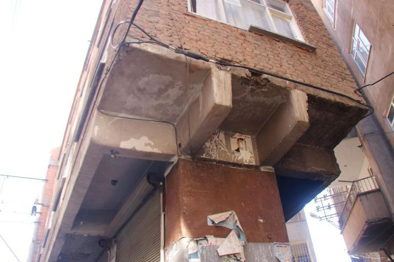 Diyarbakırda kolonsuz inşa edilen bina depremde hasar almadı Yaşını duyan hayret ediyor