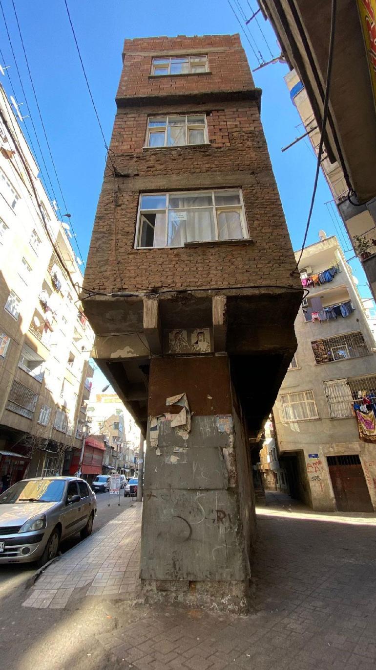 Diyarbakırda kolonsuz inşa edilen bina depremde hasar almadı Yaşını duyan hayret ediyor