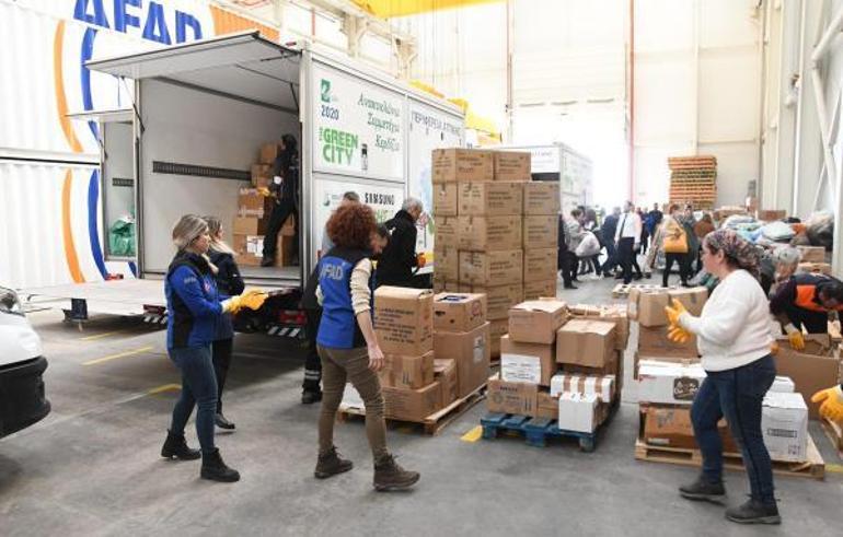 Yunanistandan deprem bölgesine 48 araçlık yardım malzemesi