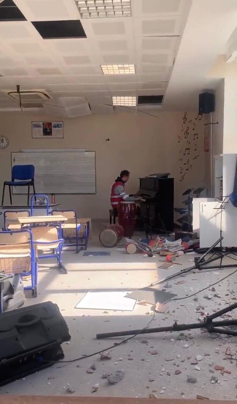 Görüntüler filmden değil, deprem bölgesinden Enkaz arasında piyano çaldı