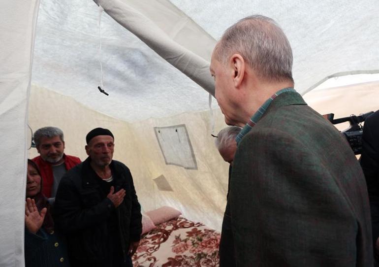 Cumhurbaşkanı Erdoğan ve Bahçeli deprem bölgesinde 70 bin köy evi yapacağız