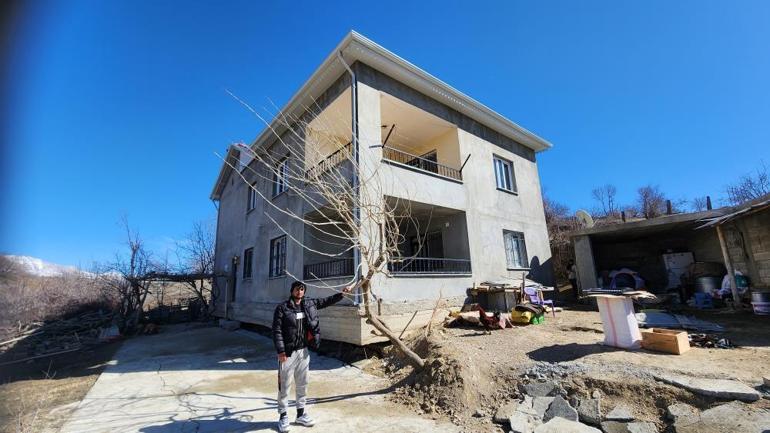 Yürüyen ev Depremde yıkılmadı, 2 metre ileriye taşındı