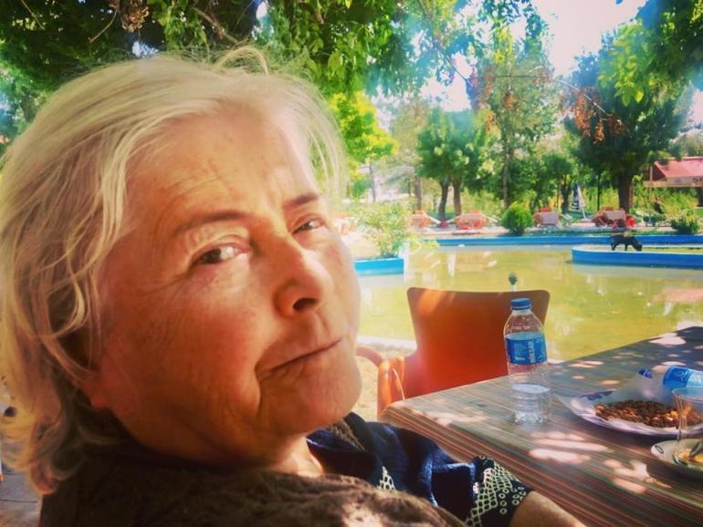 Ünlü yönetmen Müfit Can Saçıntının acı günü Annesi hayatını kaybetti