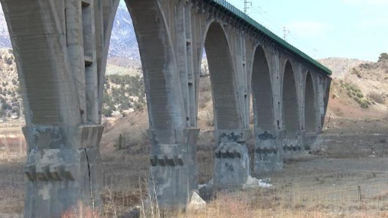 Adıyamandaki 94 yıllık Alman Köprüsü depremde yıkılmadı