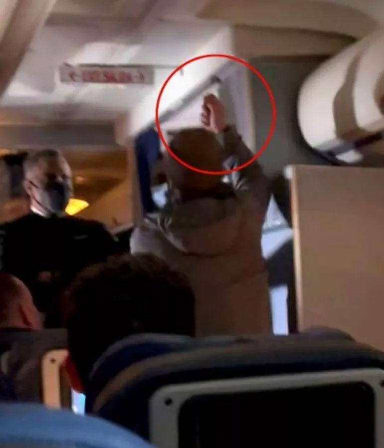 Seyir halindeki yolcu uçağında büyük panik Acil çıkış kapısını açmaya çalışınca olanlar oldu...