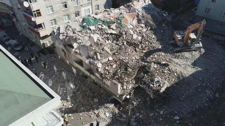Küçükçekmece’de metruk bir binada yıkım sırasında çökme meydana geldi. Olay yerine polis ve itfaiye ekipleri sevk edildi