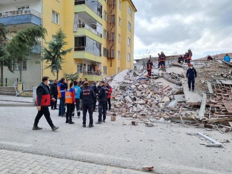 Malatyada ağır hasarlı 5 katlı apartman çöktü