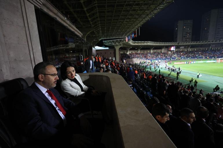 EURO 2024 mücadelesinde Türkiye, Ermenistanı 2-1 mağlup etti