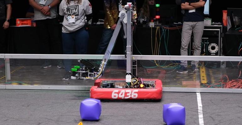 Demirören Medya Lisesi öğrencilerinden robotik yarışmada büyük başarı
