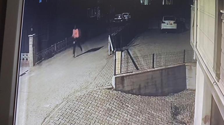 Genç kızın gizemli sonu Çıplak ayakla sokakta kameraya yakalandı, şarj aleti detayı