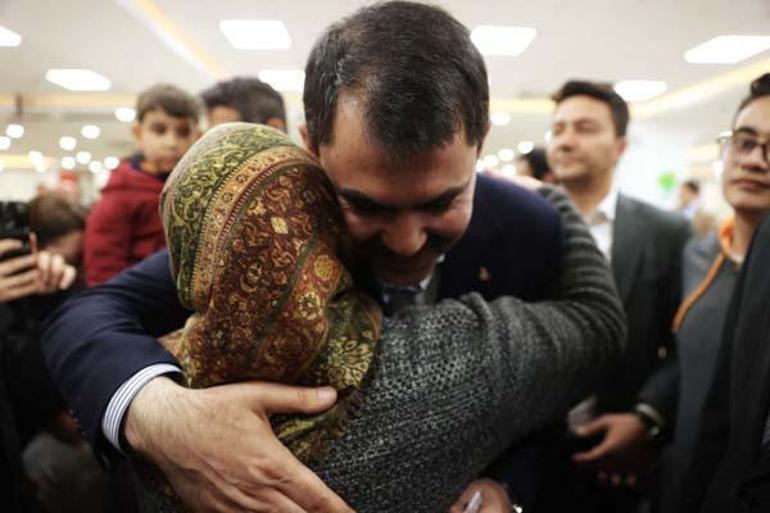 Bakan Kurum Ankarada depremzede aileleri ziyaret etti
