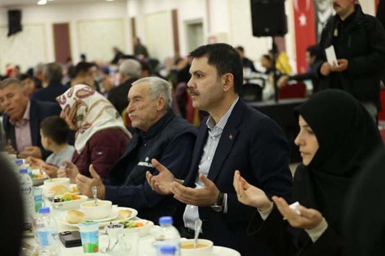 Bakan Kurum Ankarada depremzede aileleri ziyaret etti