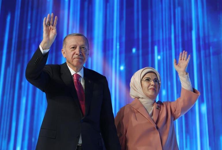 Türkiye seçimleri dünyada manşet: Son anketler Erdoğan için olumlu görünüyor...