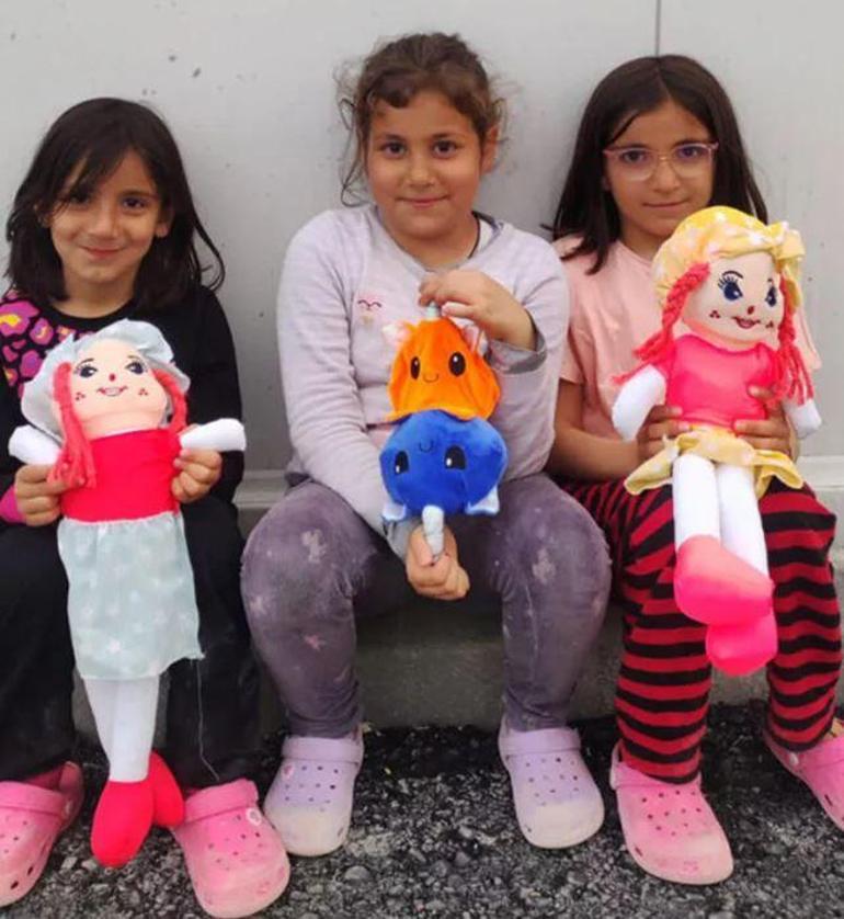 Acun Ilıcalıdan deprem bölgesindeki çocuklara bayram sürprizi
