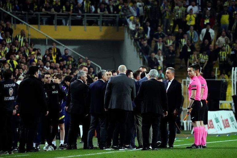 Fenerbahçe - Ankaragücü maçında yüksek tansiyon Jorge Jesus ve yöneticilerden hakeme sert tepki