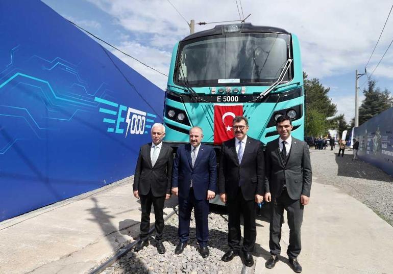 Türkiye’nin ilk elektrikli ana hat lokomotifi raylara indi 100 yıllık hasret sona erdi