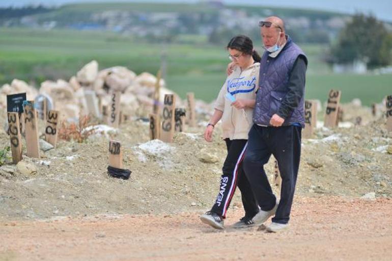 Deprem mezarlıklarında gözyaşları sel olup aktı Düğününü yapacaktık