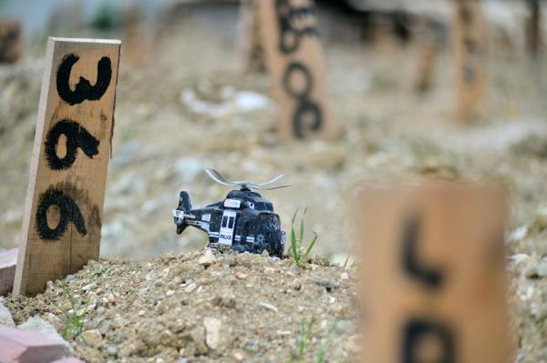 Deprem mezarlıklarında gözyaşları sel olup aktı Düğününü yapacaktık