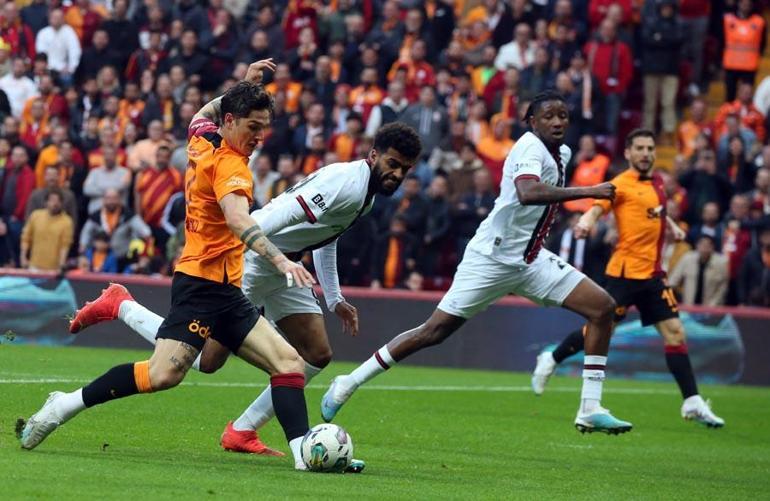 Süper Ligde  lider Galatasaray, Fatih Karagümrüke takıldı