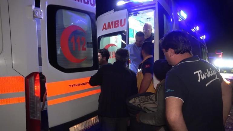 Gece vardiyasından dönen işçiler kabusu yaşadı Suya kapılan 6 kişi ölümden döndü