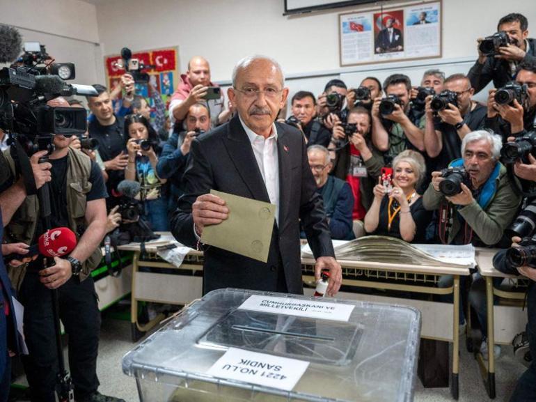 Liderler oylarını kullandı Türkiye seçim için sandık başında